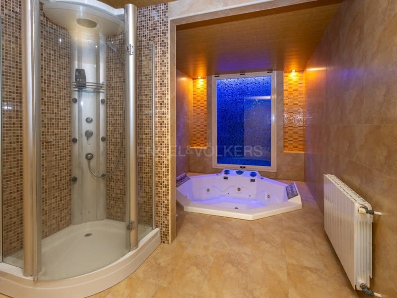 Chalet de 5 habitaciones en Lloret de Mar en venta con piscina garaje - 950.000 € (Ref: 9670352)