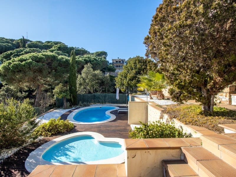 Chalet de 5 habitaciones en Lloret de Mar en venta con piscina garaje - 950.000 € (Ref: 9670352)