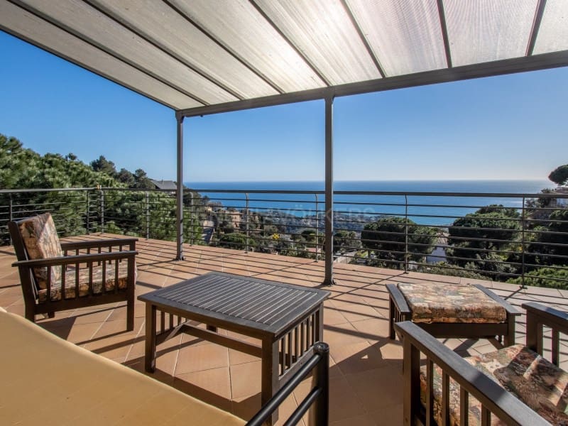 Chalet de 5 habitaciones en Lloret de Mar en venta con piscina garaje - 950.000 € (Ref: 9670352)