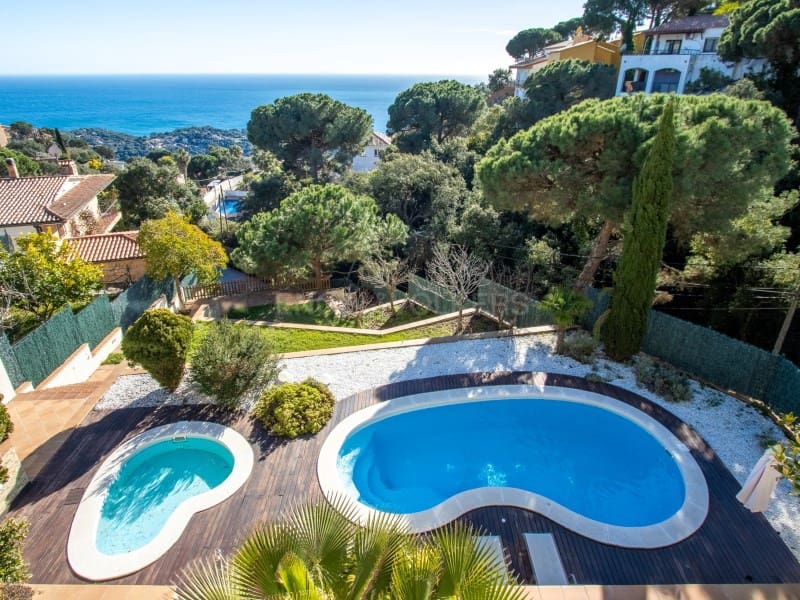 Chalet de 5 habitaciones en Lloret de Mar en venta con piscina garaje - 950.000 € (Ref: 9670352)