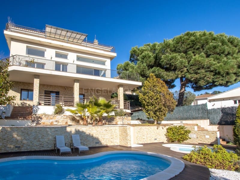 Chalet de 5 habitaciones en Lloret de Mar en venta con piscina garaje - 950.000 € (Ref: 9670352)