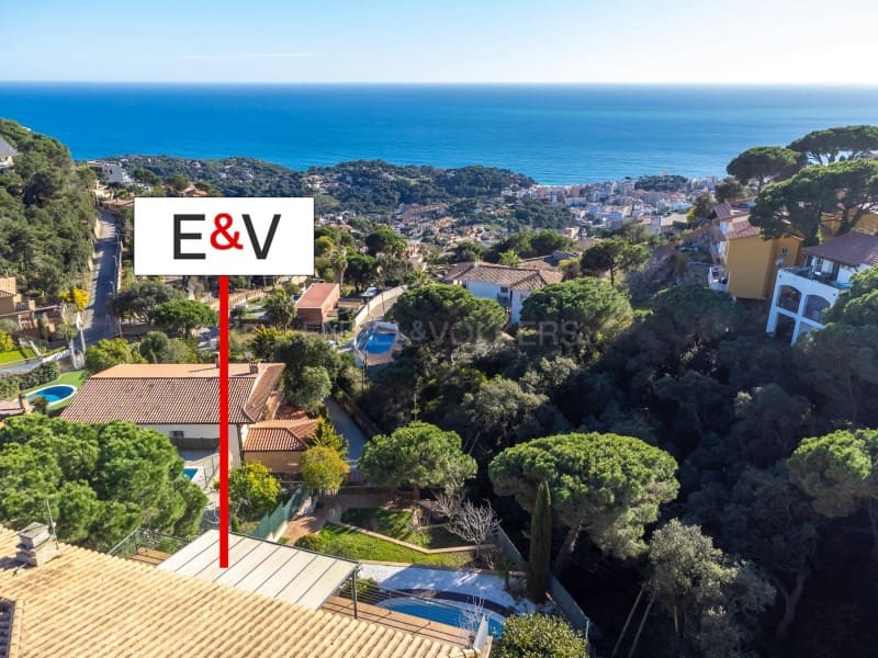 Chalet de 5 habitaciones en Lloret de Mar en venta con piscina garaje - 950.000 € (Ref: 9670352)