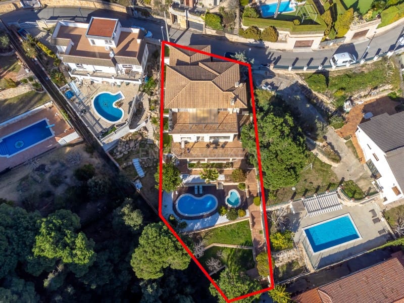 Chalet de 5 habitaciones en Lloret de Mar en venta con piscina garaje - 950.000 € (Ref: 9670352)