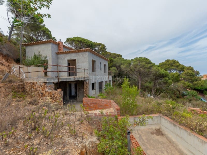 4 bedroom Villa for sale in Sant Feliu de Guixols with pool garage - € 650,000 (Ref: 9721554)