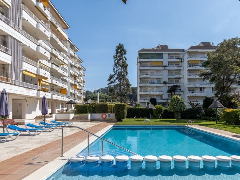 3 slaapkamer Flat te koop in Lloret de Mar met zwembad - € 478.000 (Ref: 9726666)