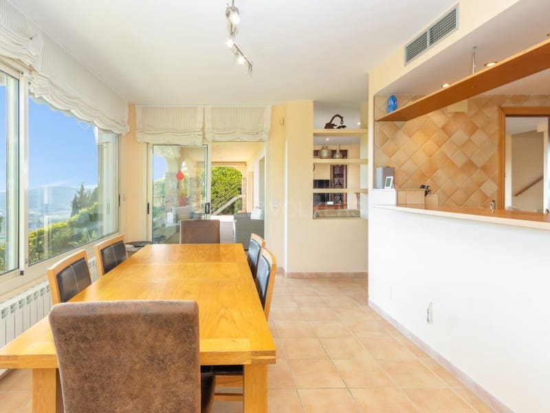 4 slaapkamer Villa te koop in Platja d'Aro met zwembad garage - € 990.000 (Ref: 9731996)