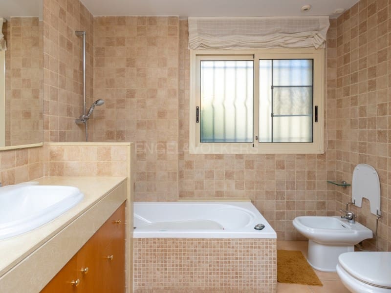 4 slaapkamer Villa te koop in Platja d'Aro met zwembad garage - € 990.000 (Ref: 9731996)