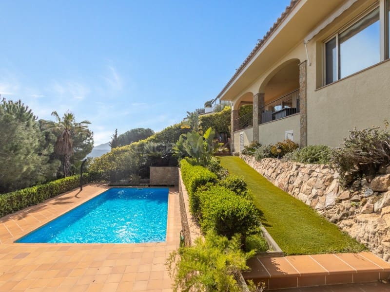 4 slaapkamer Villa te koop in Platja d'Aro met zwembad garage - € 990.000 (Ref: 9731996)