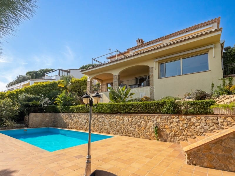 4 slaapkamer Villa te koop in Platja d'Aro met zwembad garage - € 990.000 (Ref: 9731996)
