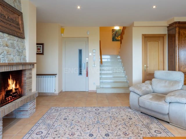 4 chambre Villa/Maison à vendre à Platja d'Aro, Castell-Platja d'Aro avec piscine garage - 990 000 € (Ref: 9731996)