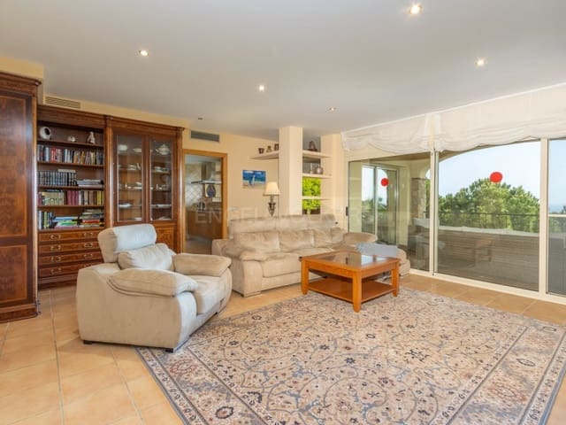 4 chambre Villa/Maison à vendre à Platja d'Aro, Castell-Platja d'Aro avec piscine garage - 990 000 € (Ref: 9731996)