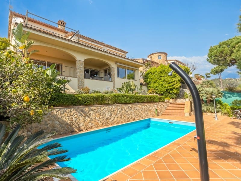 4 slaapkamer Villa te koop in Platja d'Aro met zwembad garage - € 990.000 (Ref: 9731996)