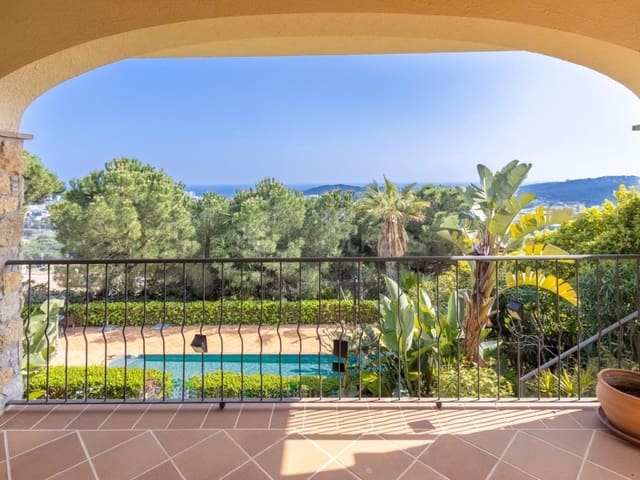 4 chambre Villa/Maison à vendre à Platja d'Aro, Castell-Platja d'Aro avec piscine garage - 990 000 € (Ref: 9731996)