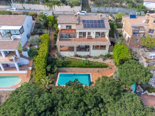 4 chambre Villa/Maison à vendre à Platja d'Aro, Castell-Platja d'Aro avec piscine garage - 990 000 € (Ref: 9731996)
