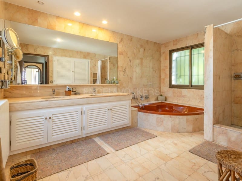 8 chambre Villa/Maison à vendre à Platja d'Aro avec piscine garage - 1 350 000 € (Ref: 9758818)