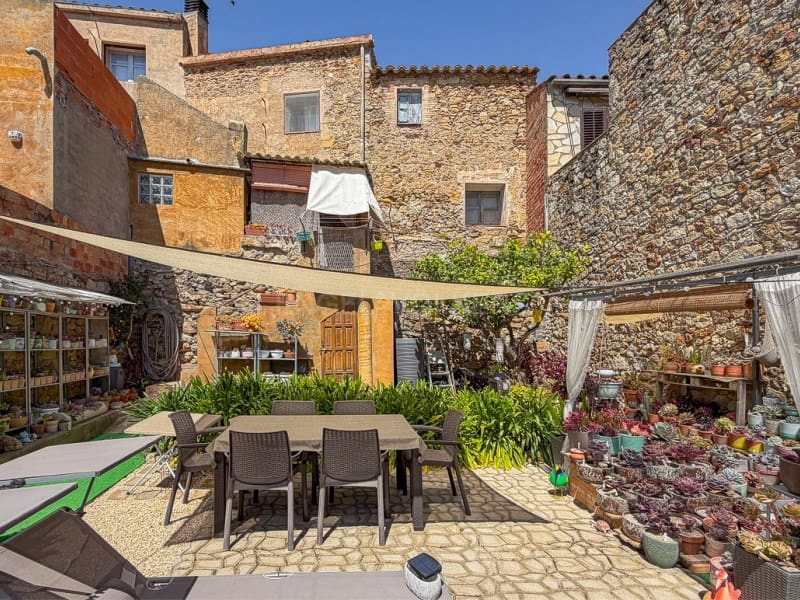 3 makuuhuone Omakotitalo myytävänä paikassa Pals - 395 000 € (Ref: 9806363)