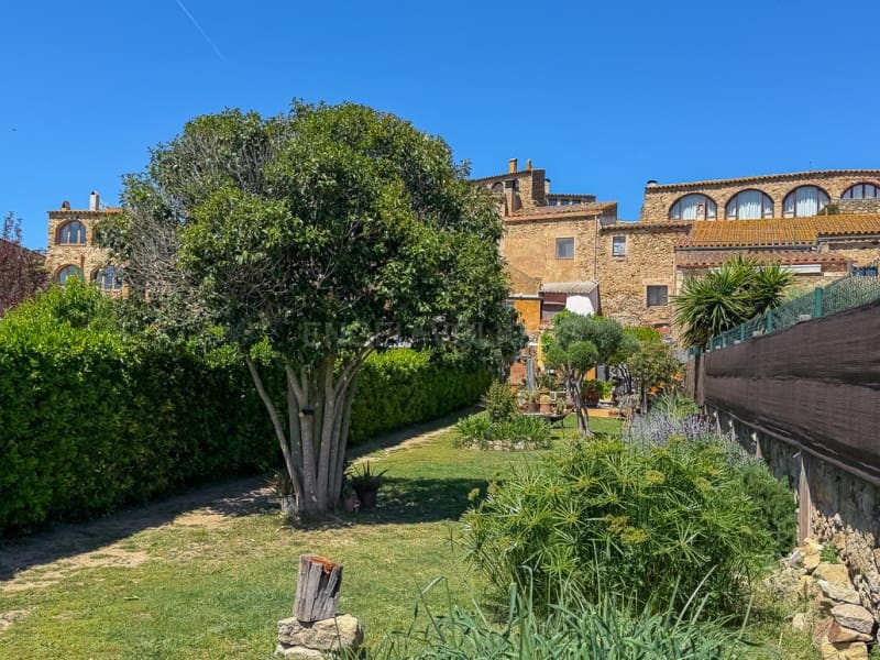 3 makuuhuone Omakotitalo myytävänä paikassa Pals - 395 000 € (Ref: 9806363)