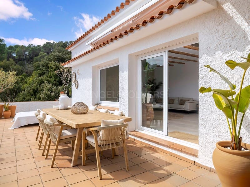 5 slaapkamer Villa te koop in Vall-llobrega met zwembad garage - € 1.975.000 (Ref: 9806370)