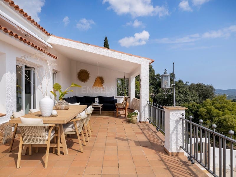 5 slaapkamer Villa te koop in Vall-llobrega met zwembad garage - € 1.975.000 (Ref: 9806370)