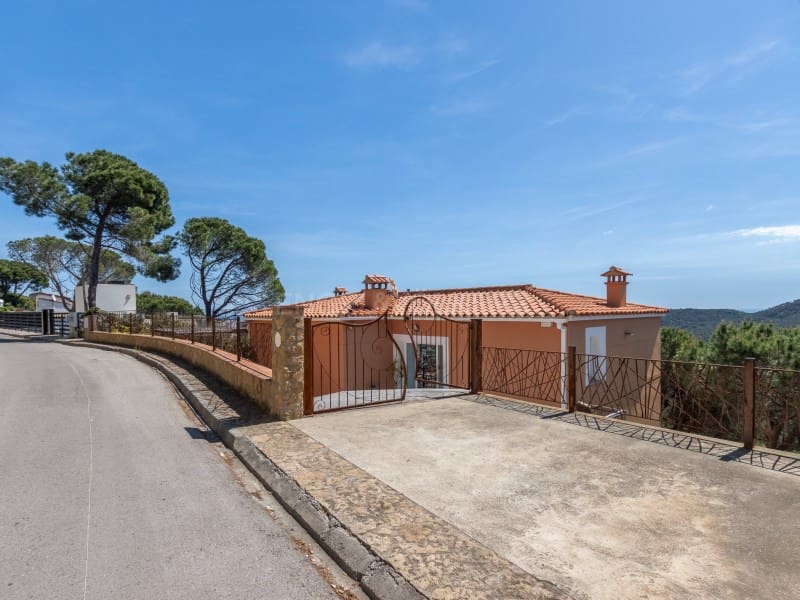 3 soveværelse Villa til salg i Sant Feliu de Guixols med swimmingpool garage - € 645.000 (Ref: 9806372)