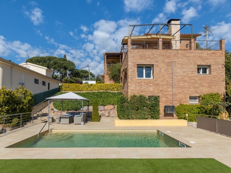 5 Zimmer Villa zu verkaufen in Lloret de Mar mit Pool Garage - 790.000 € (Ref: 9808010)