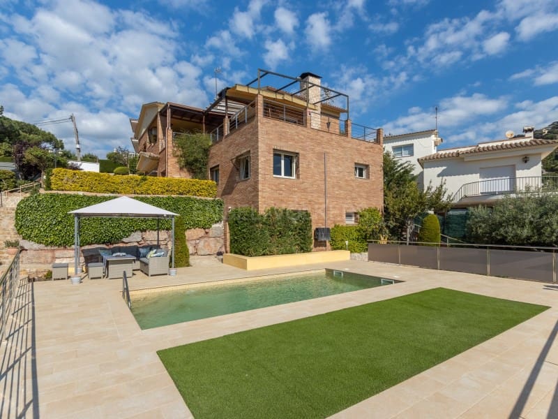 5 Zimmer Villa zu verkaufen in Lloret de Mar mit Pool Garage - 790.000 € (Ref: 9808010)