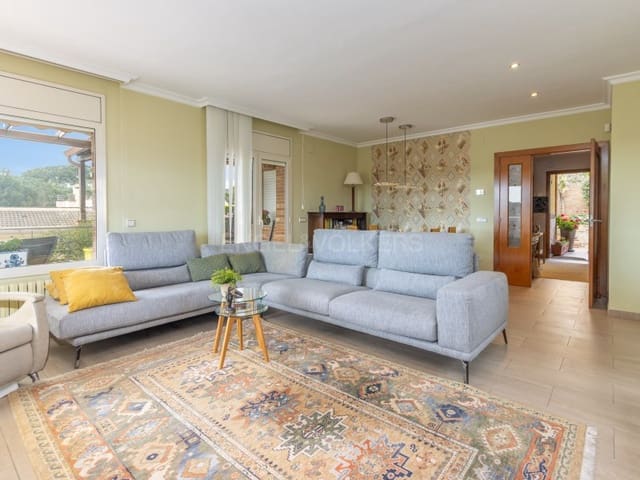 5 Zimmer Villa zu verkaufen in Roca Grossa, Lloret de Mar mit Pool Garage - 790.000 € (Ref: 9808010)