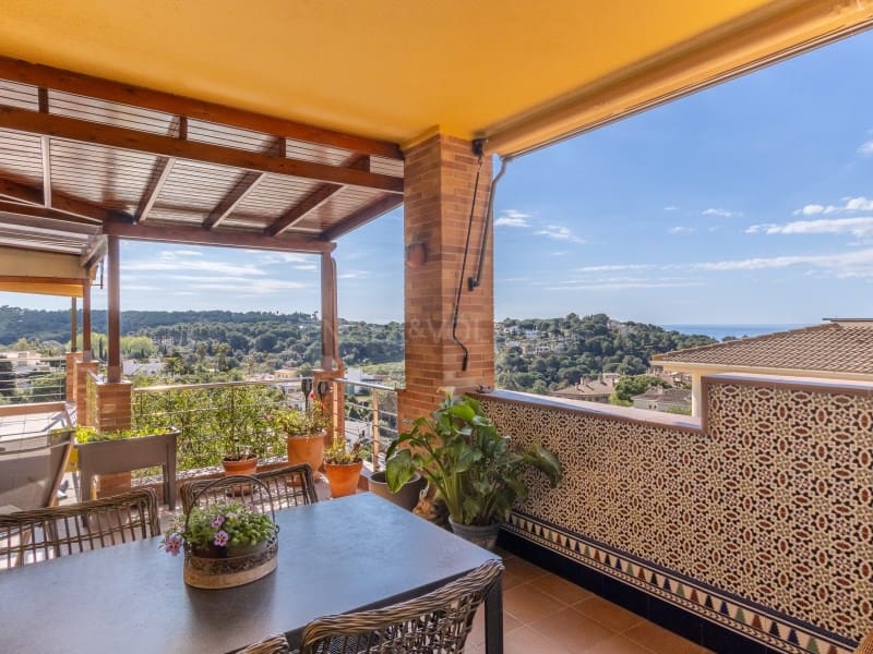 5 Zimmer Villa zu verkaufen in Lloret de Mar mit Pool Garage - 790.000 € (Ref: 9808010)