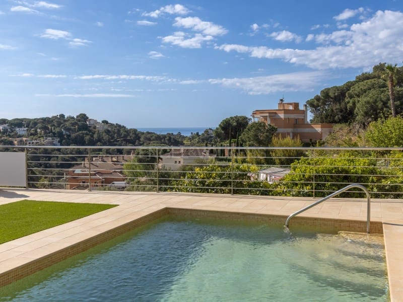 5 Zimmer Villa zu verkaufen in Lloret de Mar mit Pool Garage - 790.000 € (Ref: 9808010)