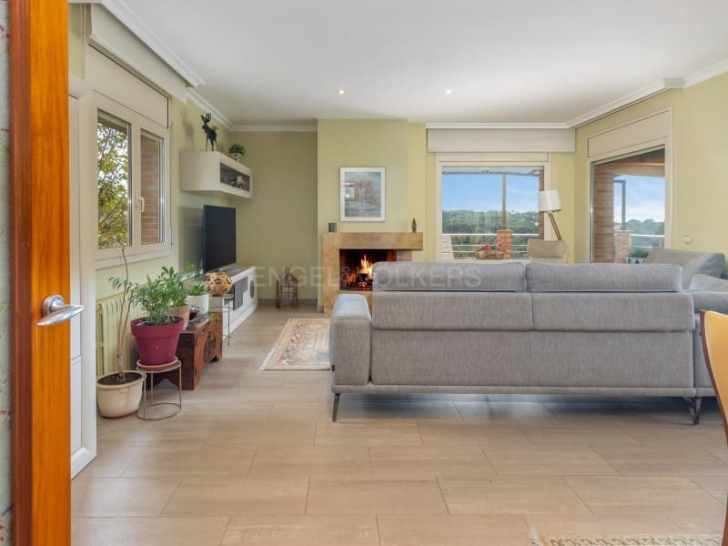 5 Zimmer Villa zu verkaufen in Lloret de Mar mit Pool Garage - 790.000 € (Ref: 9808010)