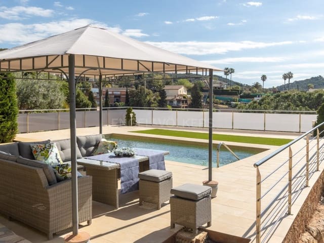 5 Zimmer Villa zu verkaufen in Roca Grossa, Lloret de Mar mit Pool Garage - 790.000 € (Ref: 9808010)