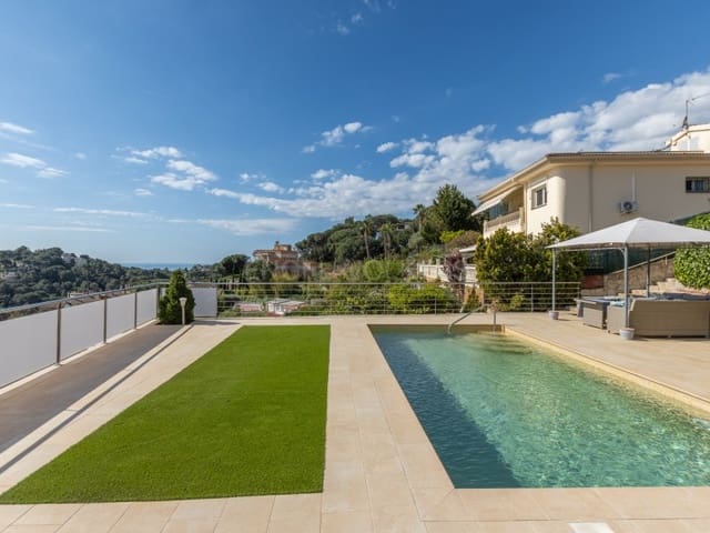 5 Zimmer Villa zu verkaufen in Roca Grossa, Lloret de Mar mit Pool Garage - 790.000 € (Ref: 9808010)