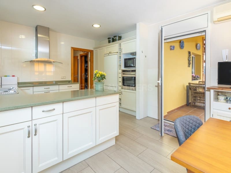 5 Zimmer Villa zu verkaufen in Lloret de Mar mit Pool Garage - 790.000 € (Ref: 9808010)