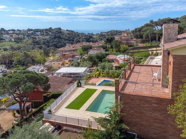 5 Zimmer Villa zu verkaufen in Roca Grossa, Lloret de Mar mit Pool Garage - 790.000 € (Ref: 9808010)