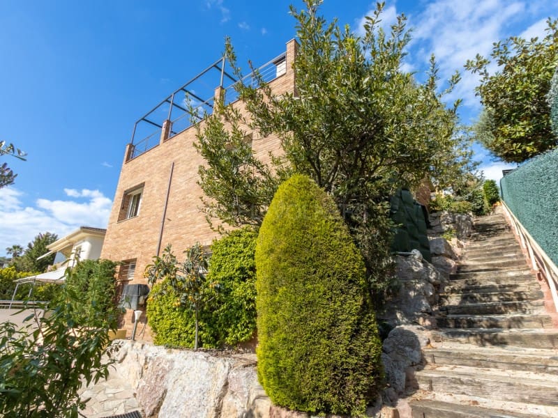 5 Zimmer Villa zu verkaufen in Lloret de Mar mit Pool Garage - 790.000 € (Ref: 9808010)