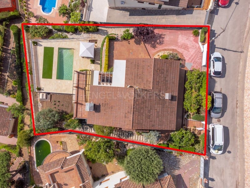 5 Zimmer Villa zu verkaufen in Lloret de Mar mit Pool Garage - 790.000 € (Ref: 9808010)
