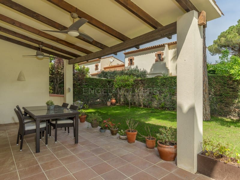 3 slaapkamer Huis te koop in Pals met zwembad garage - € 650.000 (Ref: 9817965)