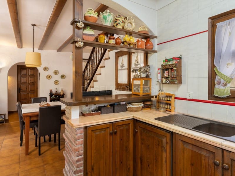 3 slaapkamer Huis te koop in Pals met zwembad garage - € 650.000 (Ref: 9817965)