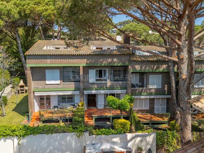 5 bedroom Townhouse for sale in Llafranc with pool garage - € 645,000 (Ref: 9831210)