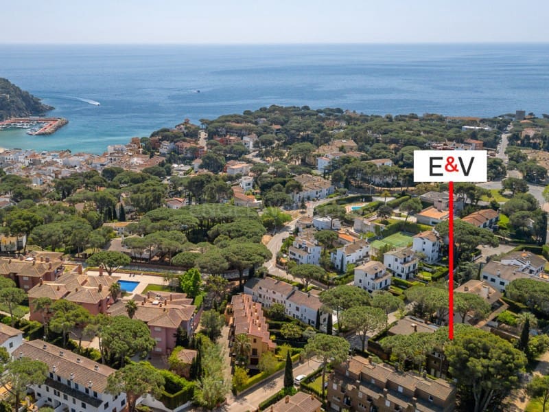 5 bedroom Townhouse for sale in Llafranc with pool garage - € 645,000 (Ref: 9831210)
