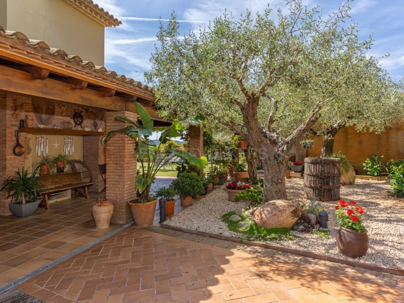 5 bedroom Villa for sale in Mont-ras with pool garage - € 1,500,000 (Ref: 9831211)