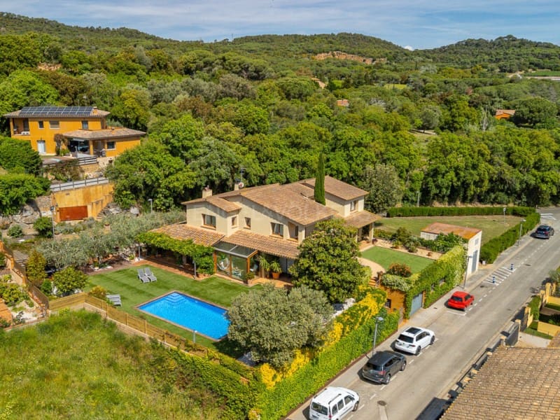 5 bedroom Villa for sale in Mont-ras with pool garage - € 1,500,000 (Ref: 9831211)