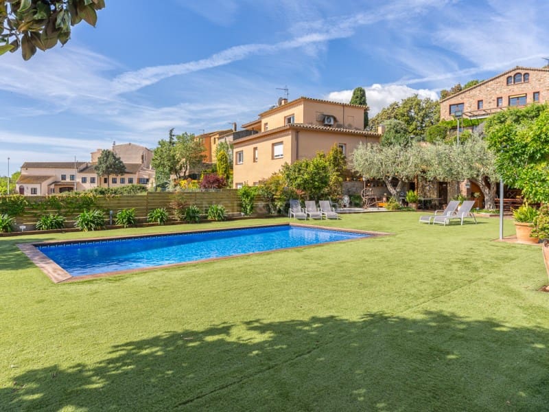 5 bedroom Villa for sale in Mont-ras with pool garage - € 1,500,000 (Ref: 9831211)