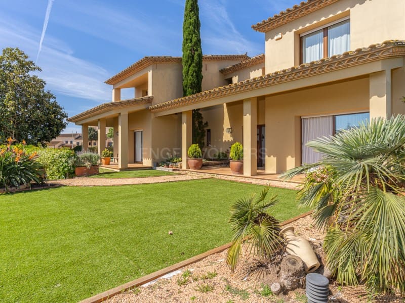 5 bedroom Villa for sale in Mont-ras with pool garage - € 1,500,000 (Ref: 9831211)