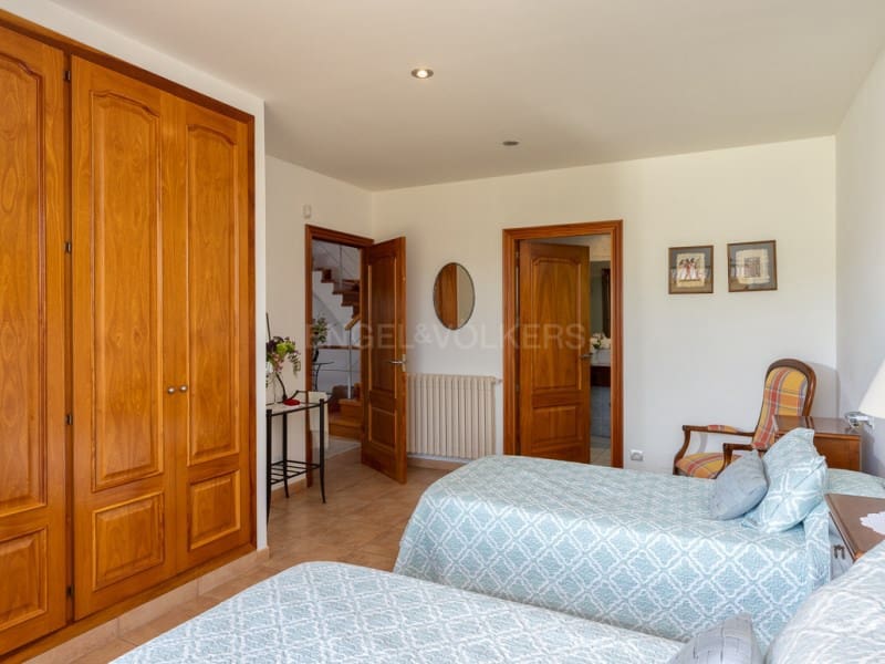5 bedroom Villa for sale in Mont-ras with pool garage - € 1,500,000 (Ref: 9831211)