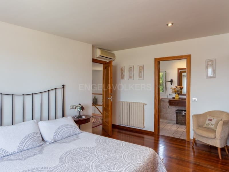 5 bedroom Villa for sale in Mont-ras with pool garage - € 1,500,000 (Ref: 9831211)