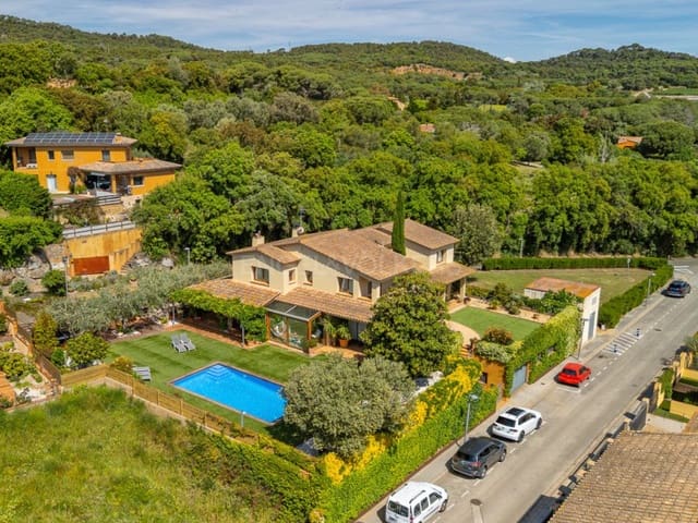 5 soveværelse Villa til salg i Mont-ras med swimmingpool garage - € 1.500.000 (Ref: 9831211)