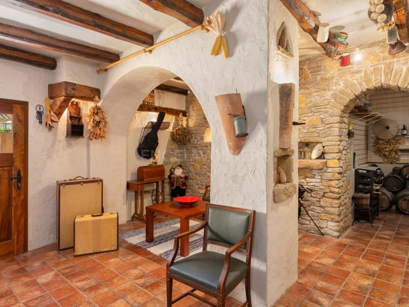 5 bedroom Villa for sale in Mont-ras with pool garage - € 1,500,000 (Ref: 9831211)
