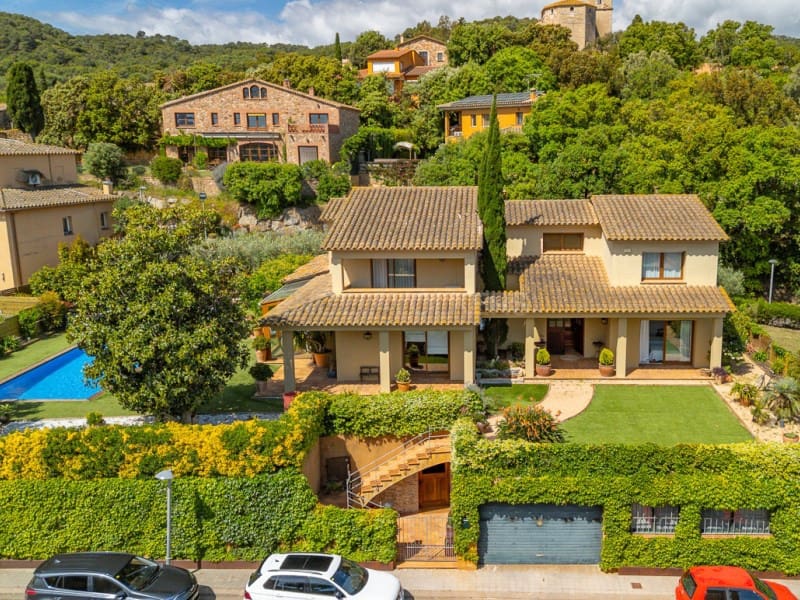5 bedroom Villa for sale in Mont-ras with pool garage - € 1,500,000 (Ref: 9831211)