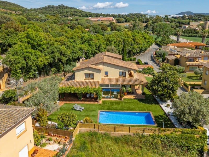 5 bedroom Villa for sale in Mont-ras with pool garage - € 1,500,000 (Ref: 9831211)